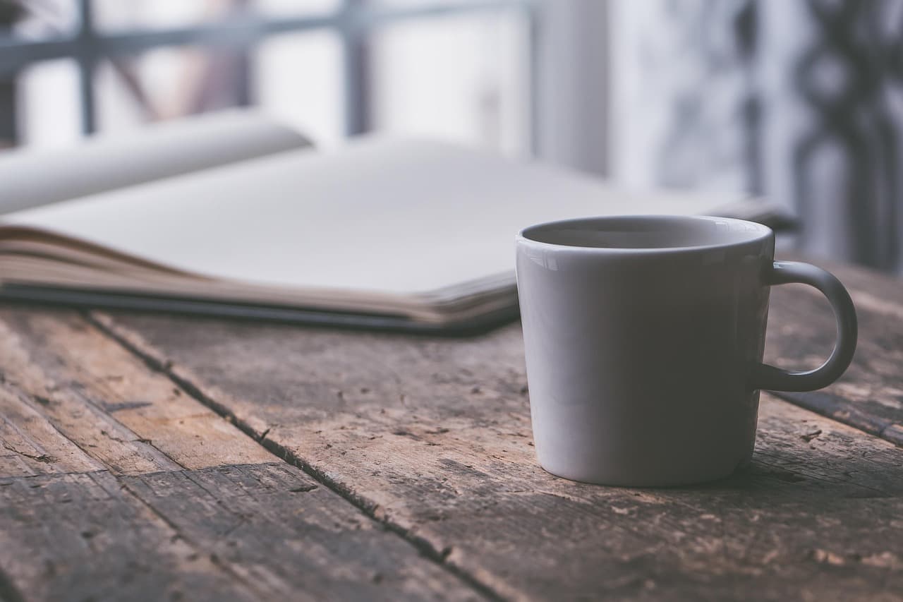 その一杯のコーヒーのように。考えることが、もっと自然になる時間を。